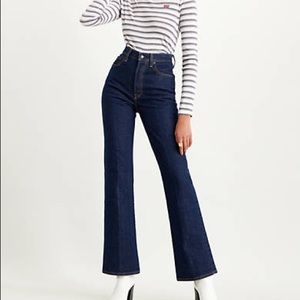 NWT Levi’s ribcage flare jeans very flattering